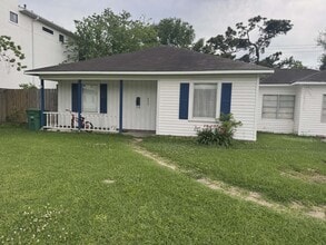 Building Photo - 6417 Rolla St