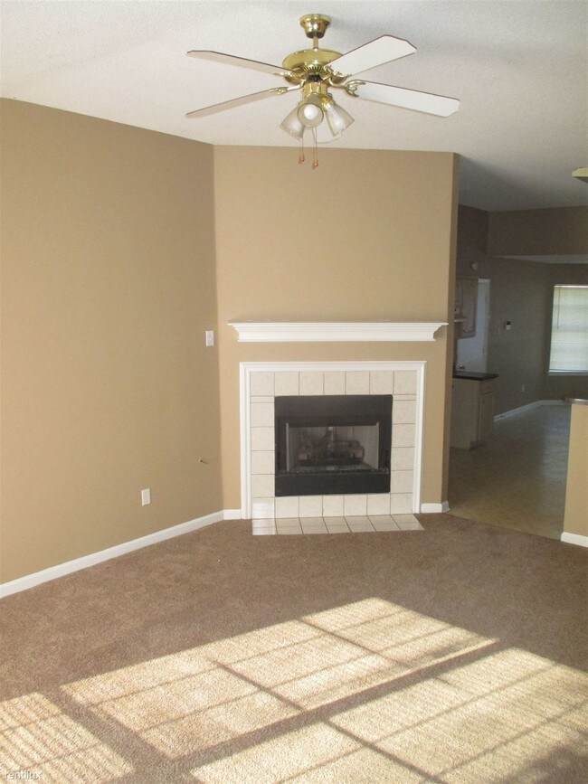 Building Photo - 130 Pinewood Dr