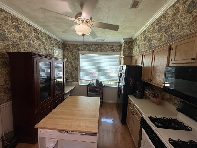 Foto del edificio - 842 S Lake Cir