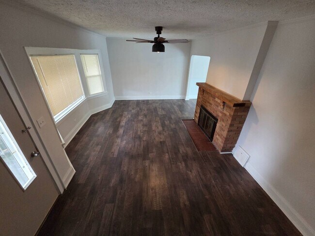 Foto del edificio - Charming 3-Bedroom Property in Prime Location