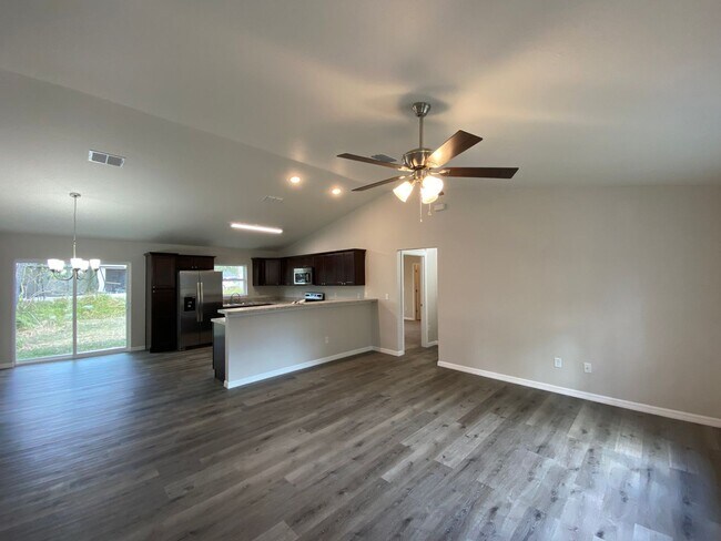 Foto del edificio - *** NOT AVAILABLE TO SHOW TILLL MID APRIL *** Custom Home - Desirable SE Ocala Neighborhood 3/2/2...