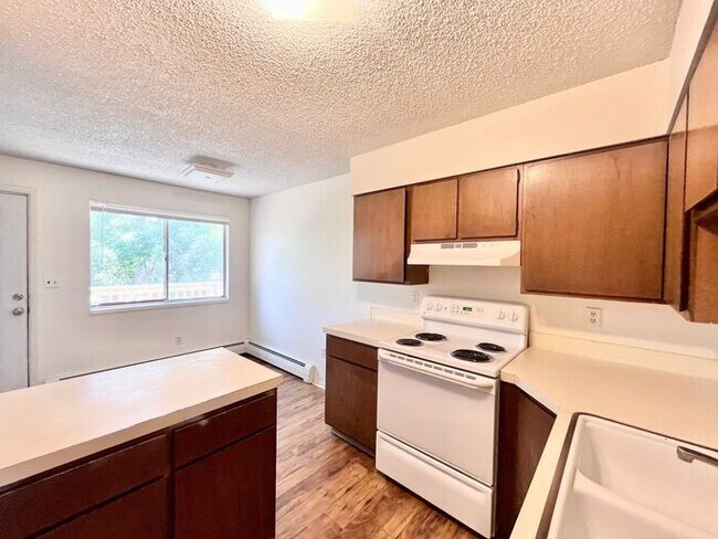 Foto del edificio - 2 Bed, 1 Bath Apartment!!