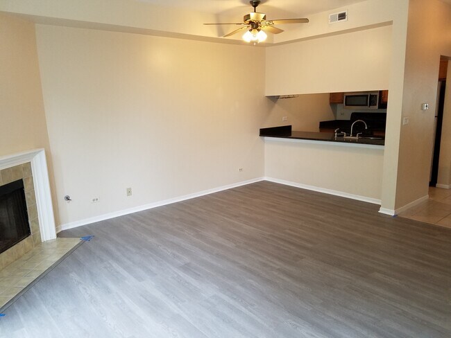 Foto del edificio - 1551 Darien Lakes Dr