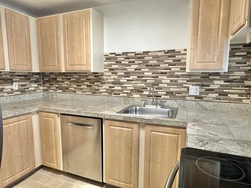 Foto del edificio - New Price! Convenient 1 bed condo is desir...