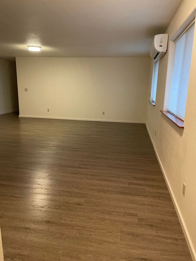Building Photo - 889-893 W. Ash St.