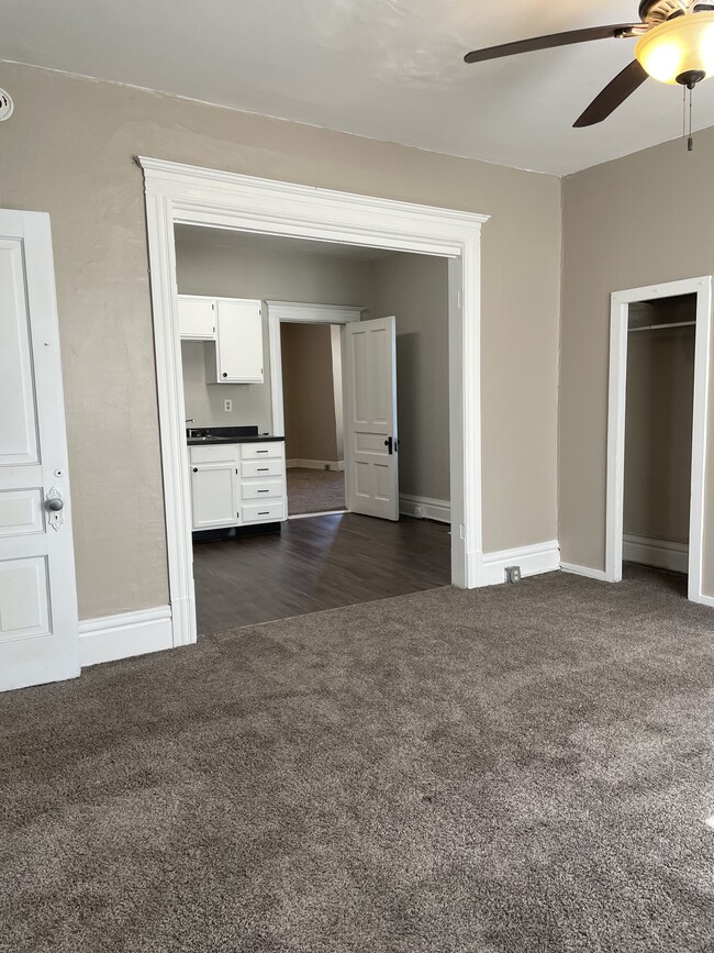 Living room - 416 N Broad St