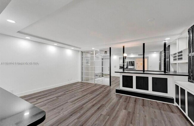 Foto del edificio - 1001 Three Islands Boulevard