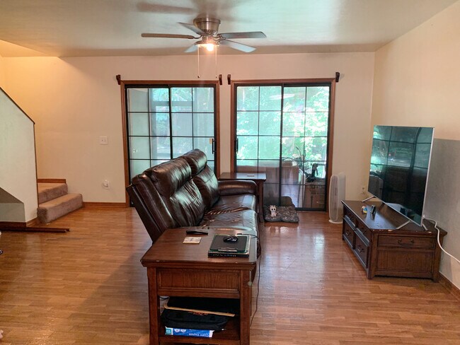 Sala de estar - 900 SW 62nd Blvd