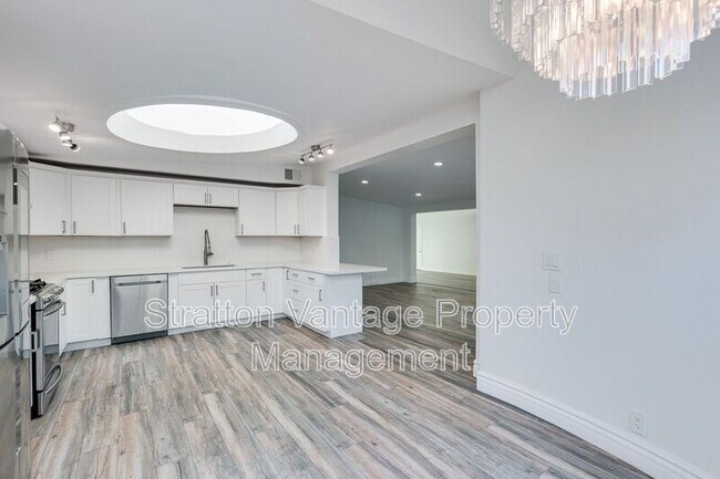 Building Photo - 4540 E Heatherbrae Dr