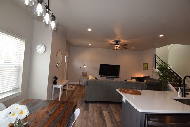 Foto del edificio - 2929 Sunburst Dr