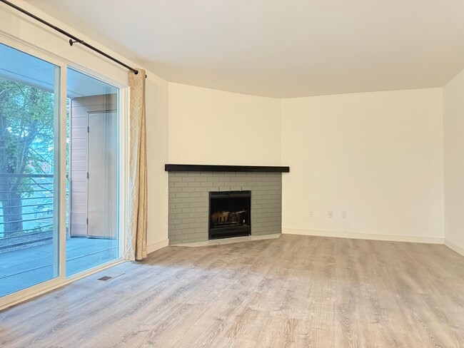 Building Photo - 12117 NE Bel Red Rd