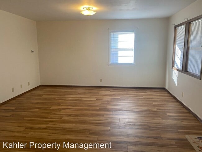 Building Photo - 2 br, 1 bath House - 227 E. Flormann St.