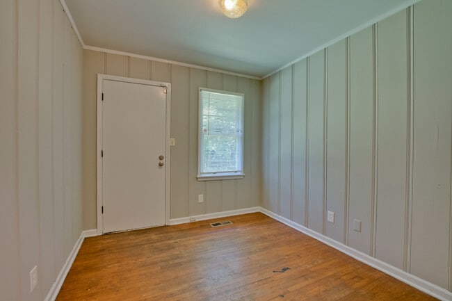 Bonus/Office Space - 705 Jordan Ln NW