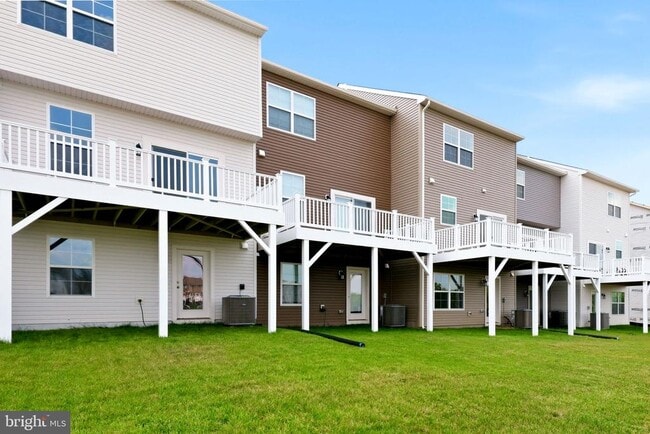 Building Photo - 417 Seeback Dr