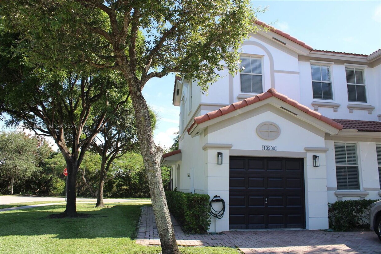 Primary Photo - 10900 NW 78th Terrace