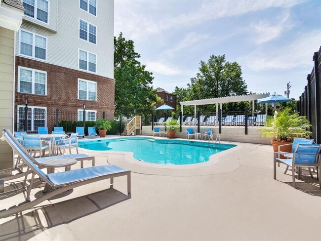 Sparkling Pool & Sundeck with Relaxing Lounge Chairs - Rosslyn Heights