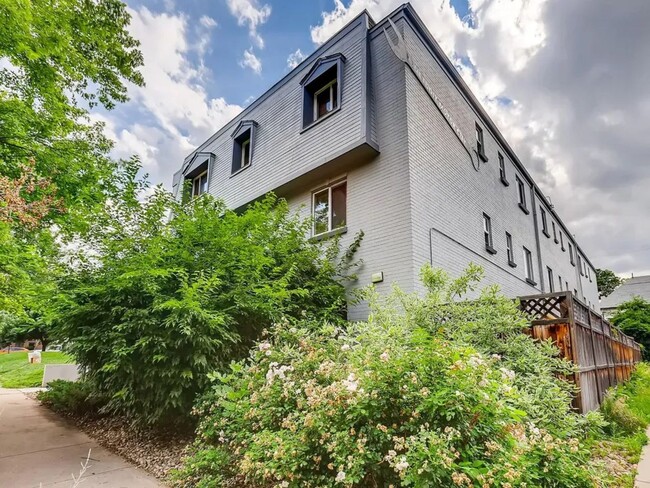 Building Photo - 1419 Detroit St