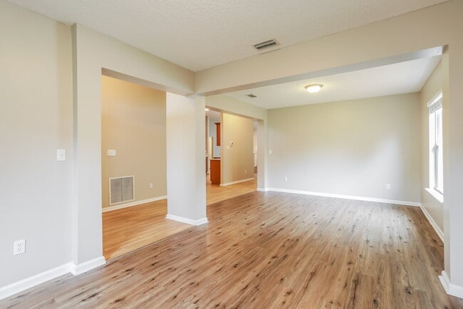 Building Photo - 3812 Juliet Leia Cir W