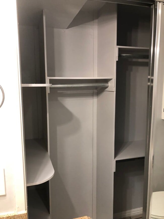 Building Photo - Studio Apartment - North Hollywood -Move I...