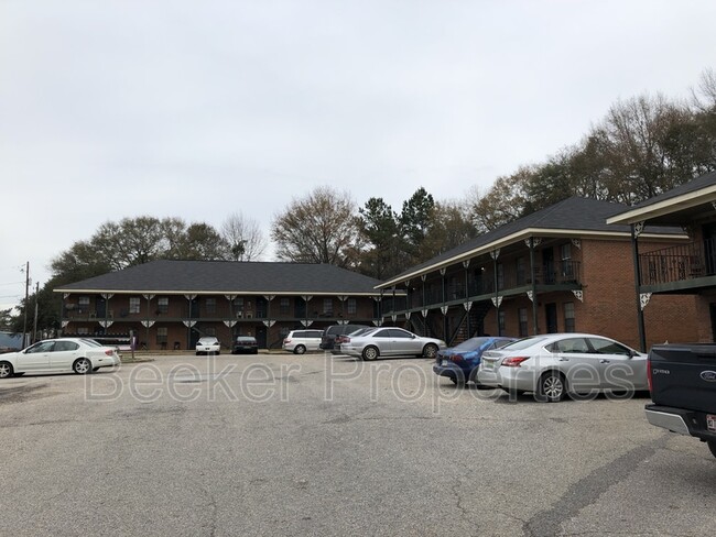 Building Photo - 2725 43rd Ave