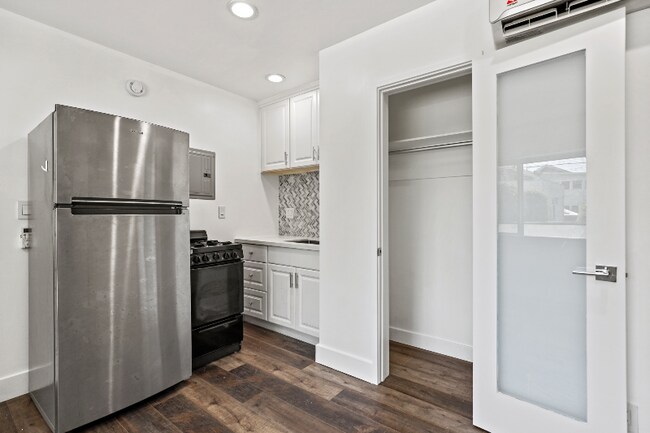 Photo - 2730 Raymond Ave Apartment