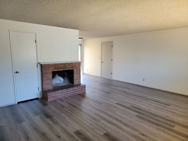 Building Photo - 66j