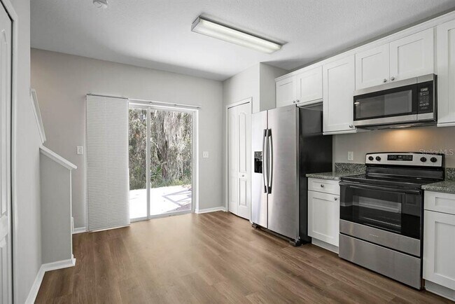 Building Photo - 15845 Fishhawk View Dr