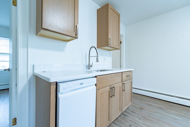 Building Photo - 65 Preston St