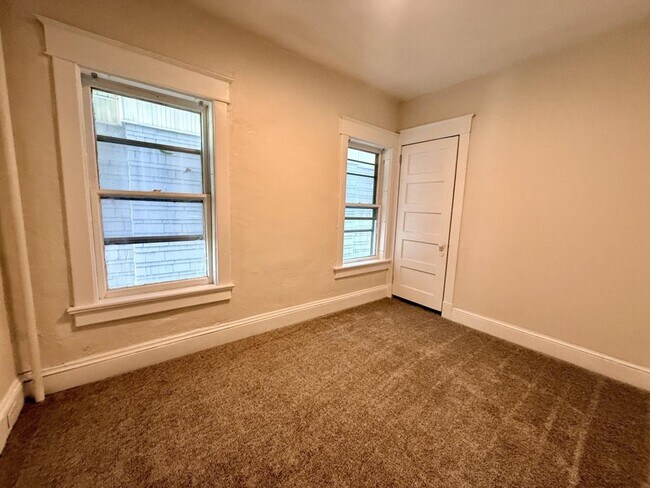 Foto del edificio - 322 Taylor Ave