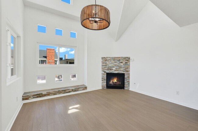 Building Photo - 206 30th St