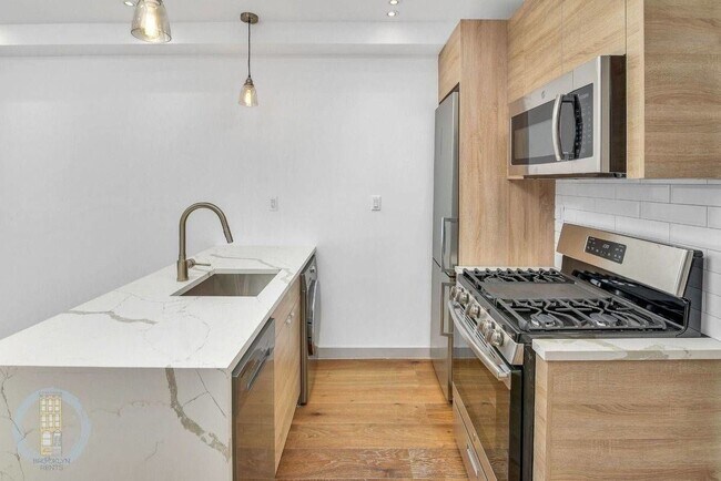 Foto del edificio - 675 E 32nd St