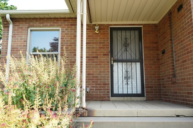 Foto del edificio - 2683 Glenmare St