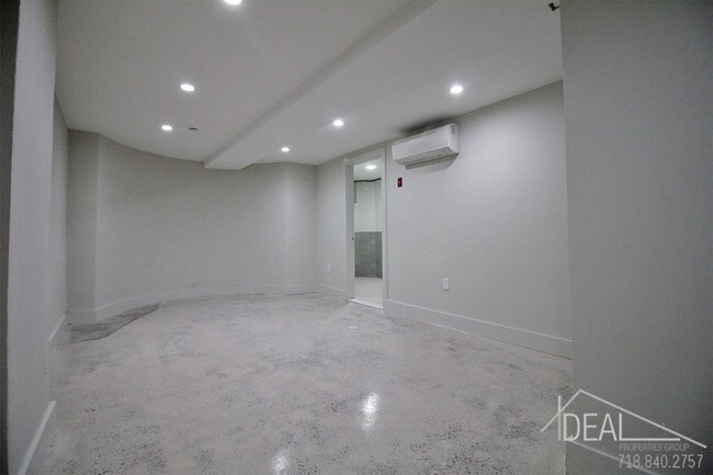 Foto del edificio - 2517 Bedford Avenue #1BR