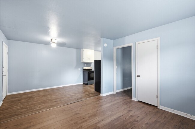 Foto del edificio - 6318 Laramie St