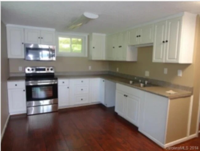 Cocina - 300 Greenbay Road