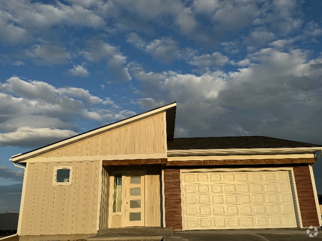 Building Photo - 226 Kinross Ct