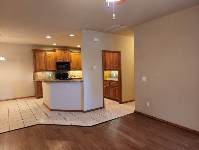 Building Photo - Great duplex for rent!