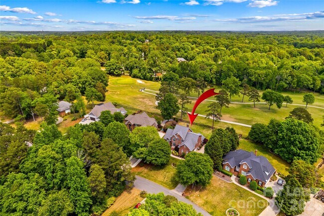 Foto del edificio - 806 Pine Forest Rd