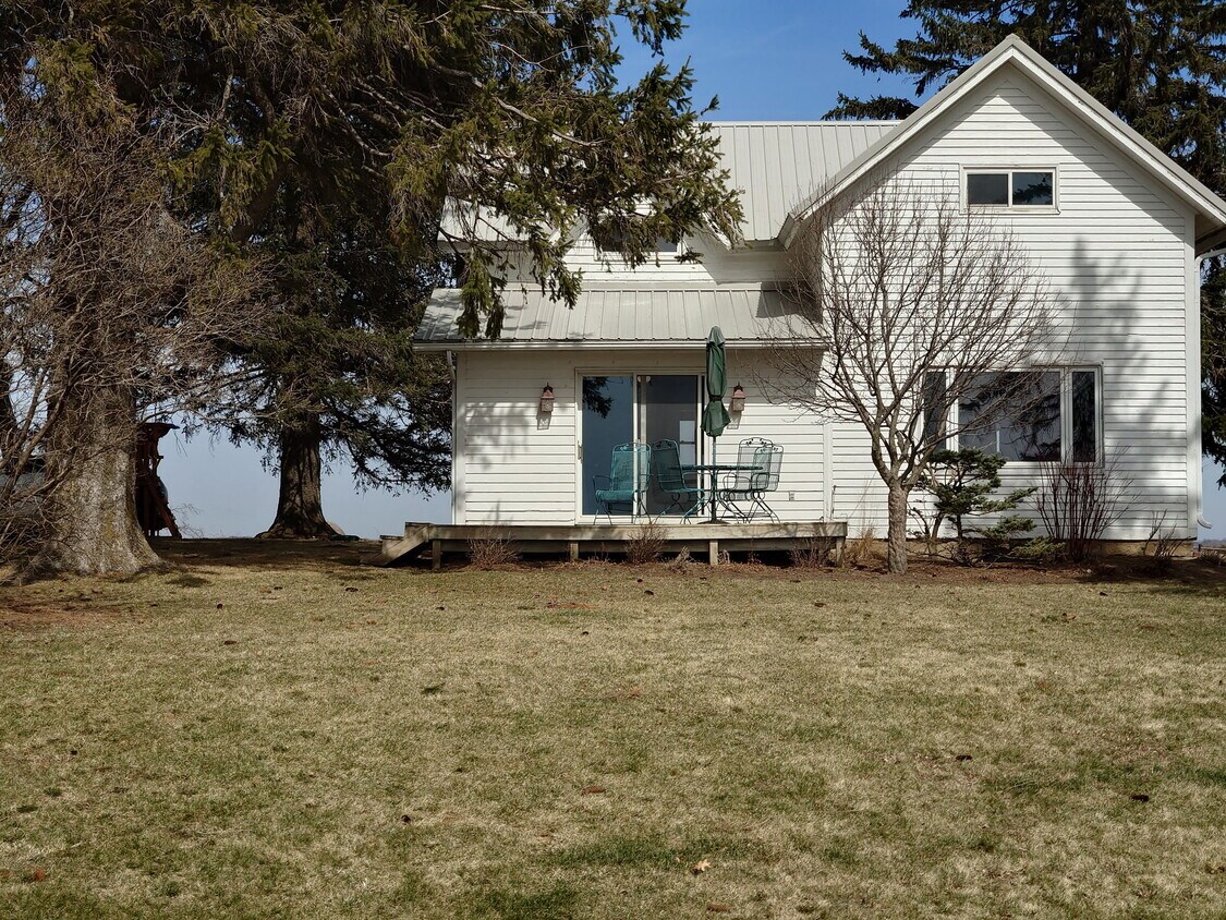 Casa de dos pisos - 19407 County Road 2 NE