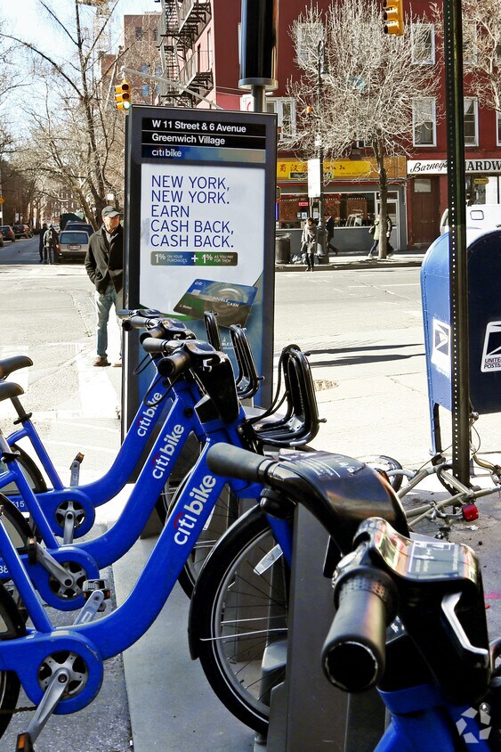 Foto del edificio - 70 W 11TH St