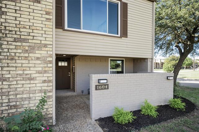 Building Photo - 1604 Choteau Cir