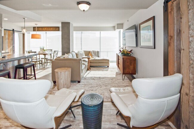 Building Photo - 1810 Avenida Del Mundo