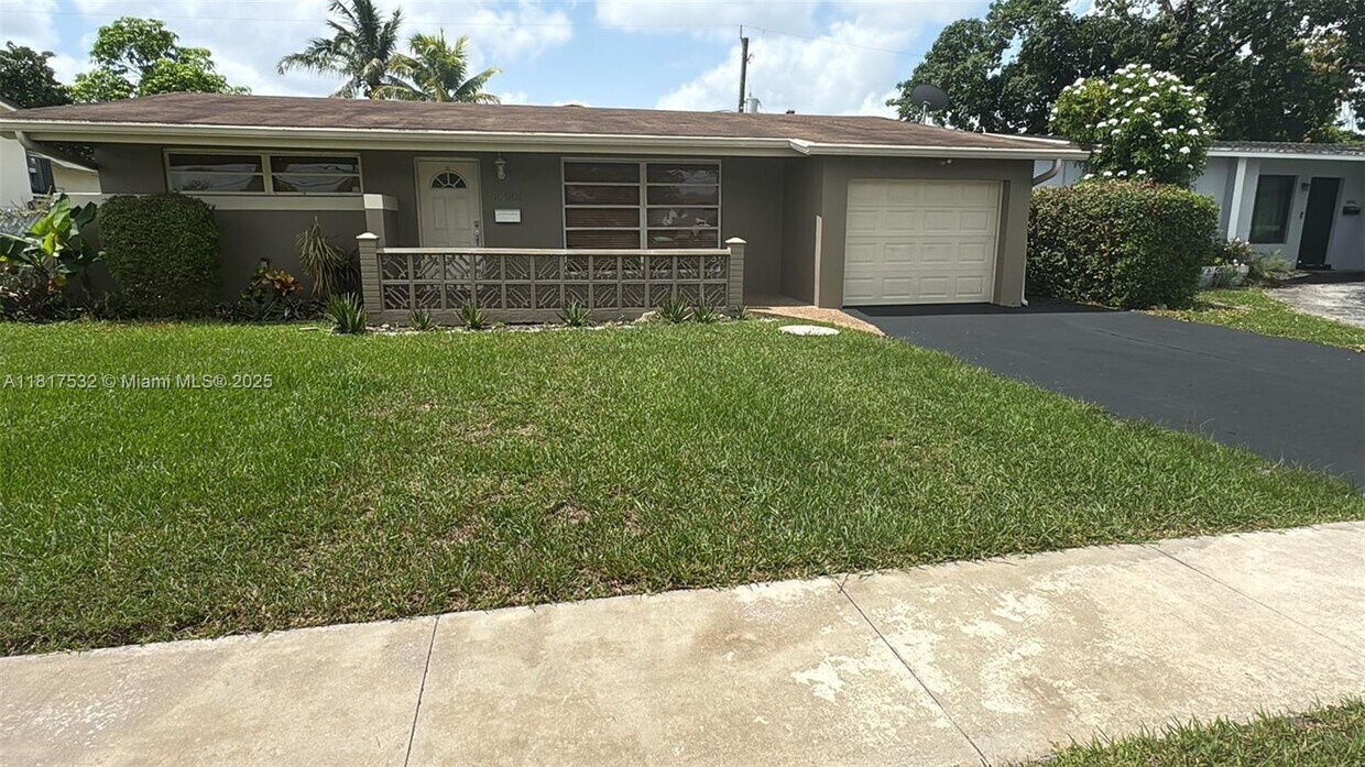 Foto principal - 8430 NW 25th Ct