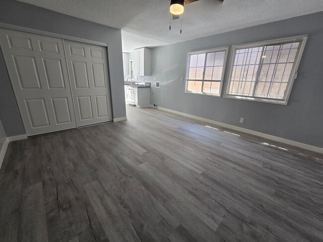 Building Photo - 317 Warren Ln