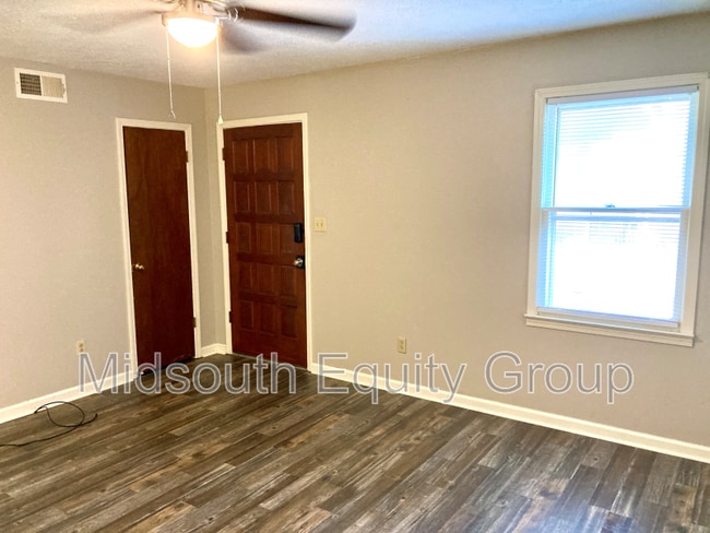 Foto del edificio - 124 Lower Brownsville Rd