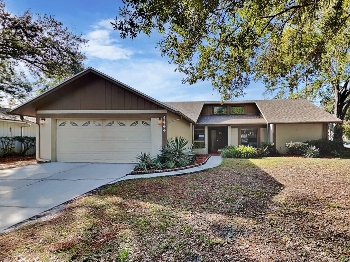 Primary Photo - 4444 Summer Oak Dr