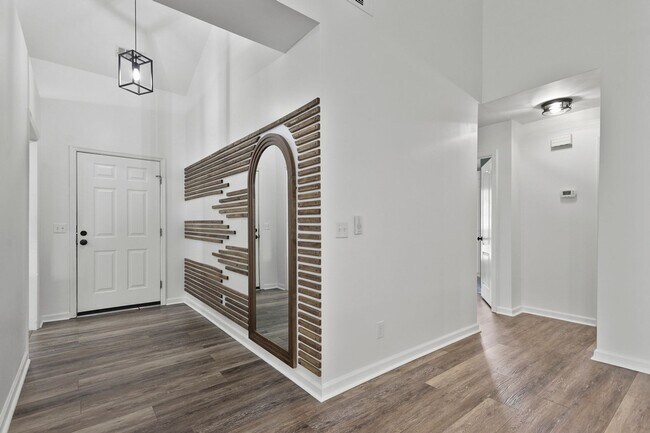 Building Photo - 110 St Ives Way