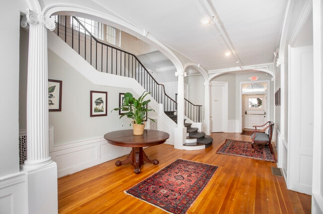 lobby - 22 W 3rd St