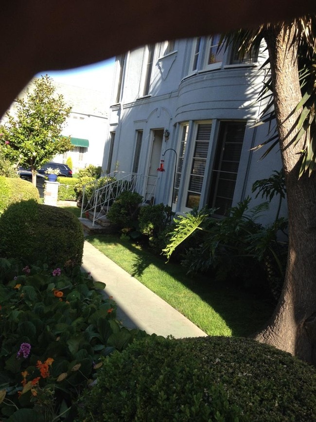 635 S Ridgeley Dr Unit 1, Los Angeles, CA 90036 Apartments in Los