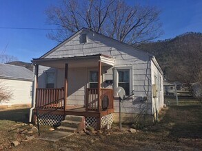 Building Photo - 1266 Oak Ave